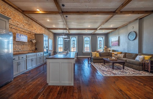 Lebanon Apartamento | The Shopkeeper's Loft