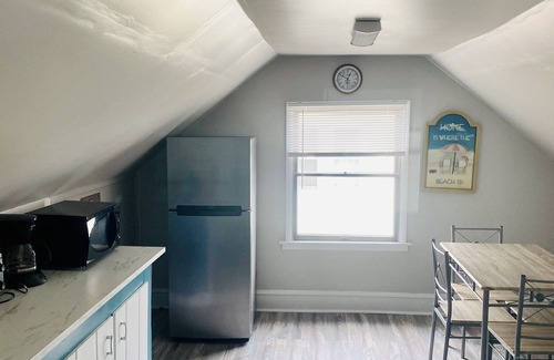 North Wildwood Casa | The Shore Shack - Adorable, Cozy, 2 Bed N Wildwood! Dog Friendly! 2nd floor unit