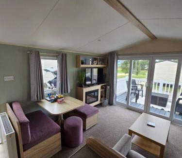 Dogdyke Otro | The Shutt's Escapes - Tattershall Lakes