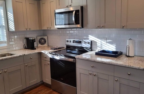 Atlanta Casa | The Silver Lining w/ Covered Patio & Outdoor Kitchen! 5 Miles to Downtown