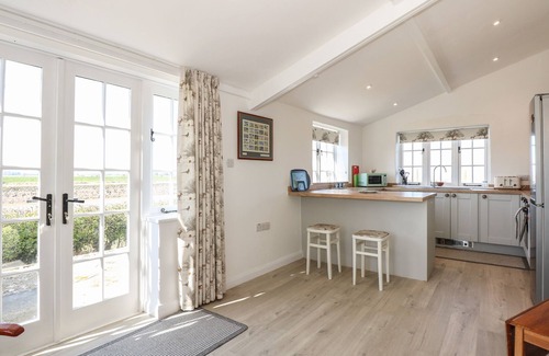 Tilney Fen End Cabaña | THE SIR PETER SCOTT LIGHTHOUSE, pet friendly in Sutton Bridge