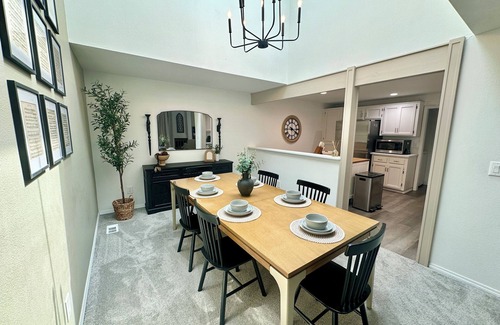 Bull Mountain Casa | The Skylight Haven - Beautiful Home in Summer Lake
