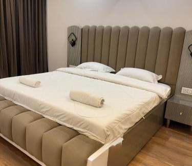 Noida Apartamento | The Skyline Nest