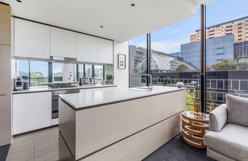 Melbourne Apartamento | The SkyNook Sun Drenched Shimmer by Albert Park