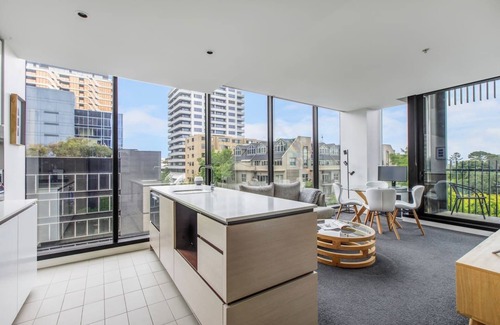 Melbourne Apartamento | The SkyNook Sun Drenched Shimmer by Albert Park
