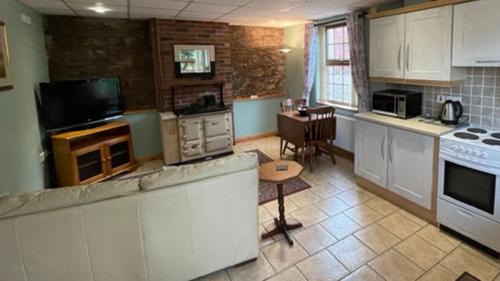 Tyrone Apartamento | The Slates Apartments - Fuchsia & Orchard Apartments