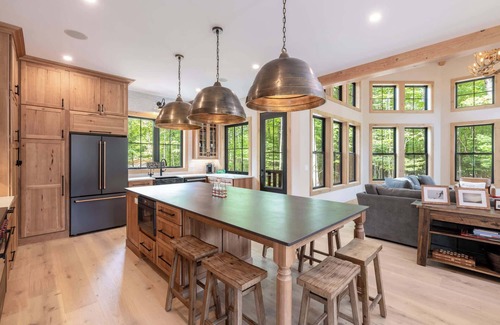 Lincoln Casa | The Slopeside River Retreat