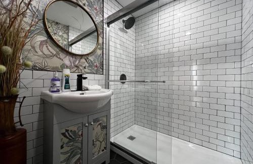 Downtown Apartamento | The Smokestacks Authentic NS Experience, Unit 5