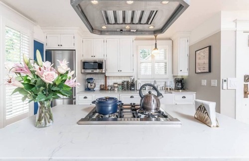 Uptown Apartamento | The Sonya: Luxury Flat- Just Steps from NW 23rd!