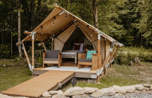 Flag Pond Cabina | The Sorrell Unit 2 - Glamping Retro