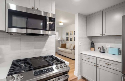 North Redondo Apartamento | The South Bay Retreat - 8 Min Drive to the Beach