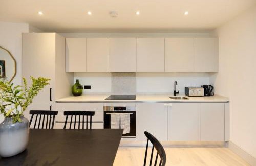 Abbey Apartamento | The South Wimbledon Place - Adorable 2BDR Flat with Balcony