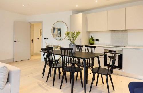 Abbey Apartamento | The South Wimbledon Place - Adorable 2BDR Flat with Balcony