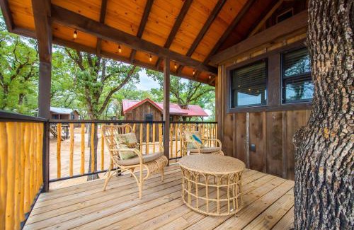 Elm Mott Otro | The Sparrow Treehouse 15 MIN to Magnolia Baylor