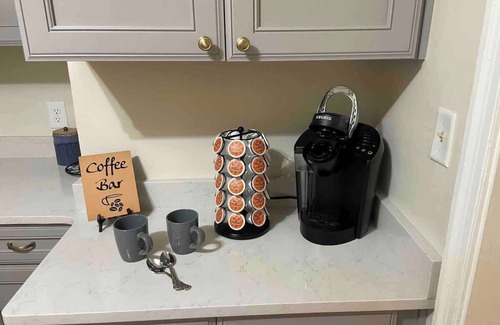 Macon Cabaña | The Speakeasy Cottage, renovated midtown, quiet