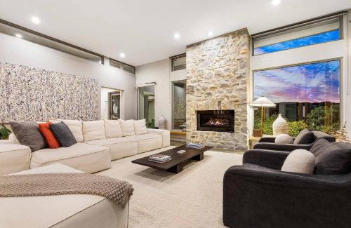 Wilsons Creek Casa | The Springs - architect-designed home with pool