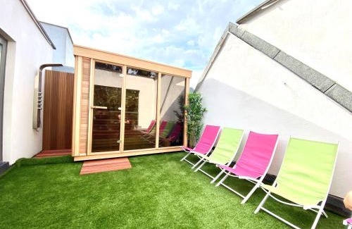 University District Casa | The Square - vacation rental with outdoor sauna - centre of Antwerp