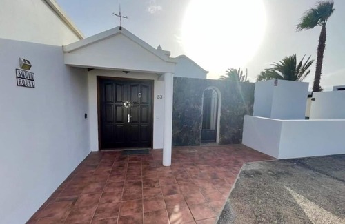 Playa Blanca Villa | The Squid House. Deje el coche en casa