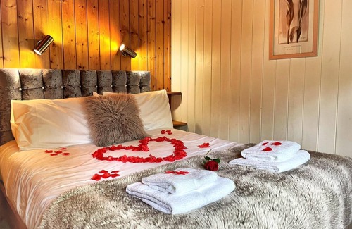 Llanybri Casa | The Squirrel Lodge Bañera de hidromasaje-Tenby-Carmarthen
