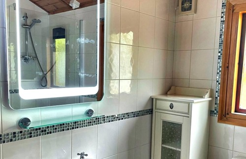 Llanybri Casa | The Squirrel Lodge Bañera de hidromasaje-Tenby-Carmarthen