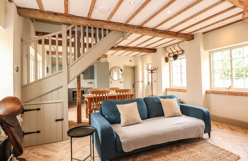 Market Rasen Cabaña | THE STABLE AT WARREN HOUSE, character holiday cottage in Wragby