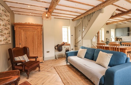 Market Rasen Cabaña | THE STABLE AT WARREN HOUSE, character holiday cottage in Wragby