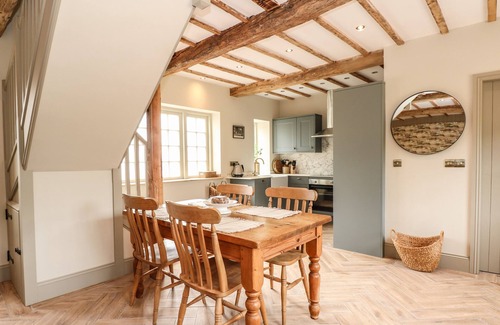 Market Rasen Cabaña | THE STABLE AT WARREN HOUSE, character holiday cottage in Wragby