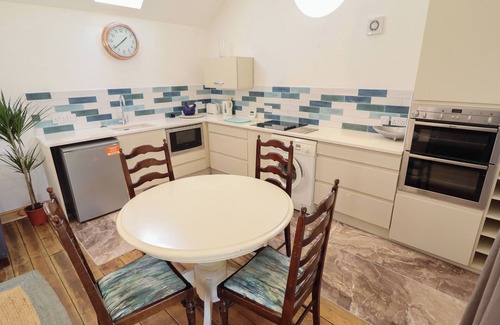 Boston Casa | THE STABLE, pet friendly, with a garden in Mereham Le Fen