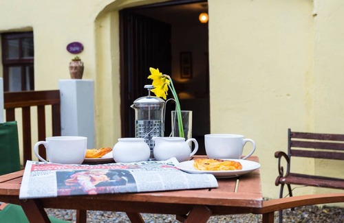 Fethard on Sea Cabaña | THE STABLE, pet friendly in Fethard-On-Sea, County Wexford