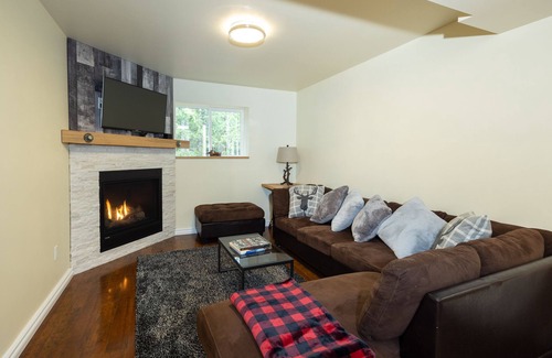 Black Creek Otro | The Stables at Black Creek with Hot Tub and Sauna