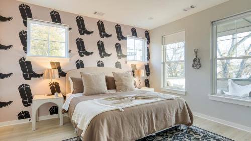 McFerrin Park Casa | The Stage by AvantStay Chic 4BDR w Covered Balcony Modern Newly Built