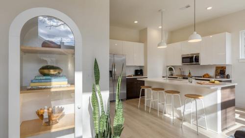 McFerrin Park Casa | The Stage by AvantStay Chic 4BDR w Covered Balcony Modern Newly Built