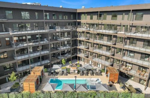 Downtown Nashville Casa | The Stage in Downtown Nashville by Nautical Properties