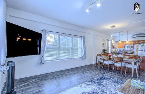 Downtown Memphis Apartamento | The Stallion #305 - Walk to Attractions - Modern Spacious 1BD Loft in Memphis Downtown