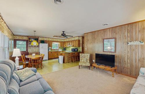 Emerald Isle Casa | The Stanley Cottage (upstairs)
