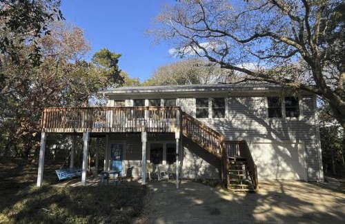 Emerald Isle Casa | The Stanley Cottage (Downstairs)