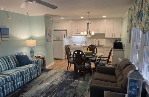 Emerald Isle Casa | The Stanley Cottage (Downstairs)