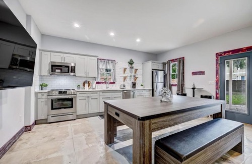 Springfield Apartamento | The Staple Apartment Unit 1 - Free parking