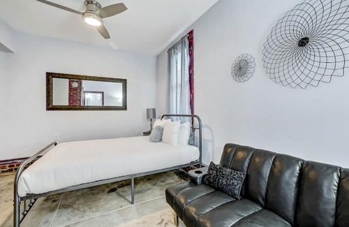 Springfield Apartamento | The Staple Apartment Unit 1 - Free parking
