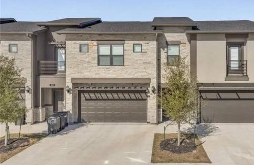 Wellborn Casa | The Station House, near Kyle Field and campus