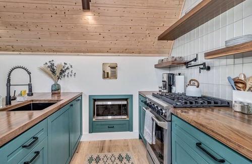 Swannanoa Casa | The StAy FrAme- BRAND NEW, sauna, hot tub