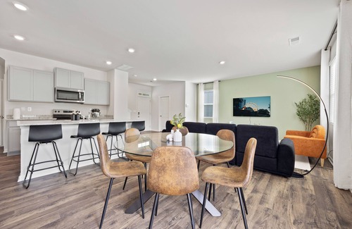 Fairburn Casa | The Stay Haus - Modern 4 Bedroom