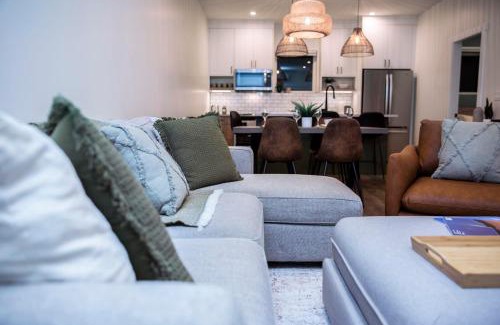 Revelstoke Apartamento | The Stellar Condo - Cozy 2 Bedroom with Hot Tub