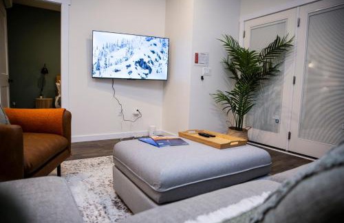 Revelstoke Apartamento | The Stellar Condo - Cozy 2 Bedroom with Hot Tub
