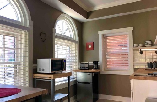 Lancaster Apartamento | THE STEVENS STUDIO - HISTORIC DOWNTOWN LANCASTER, Contemporary Studio - Historic Downtown Lancaster