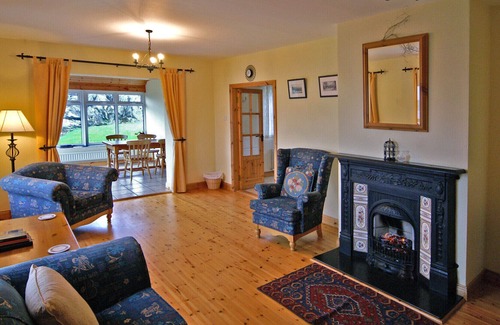 Ballydehob Casa | The Stone Cottage - Two Bedroom House, Sleeps 4