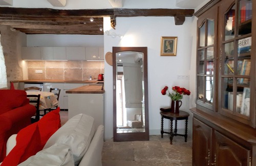 Flavigny-sur-Ozerain Cabaña | LA CASA DE PIEDRA - CÓMODA CASA CON ENCANTO DEL SIGLO XV
