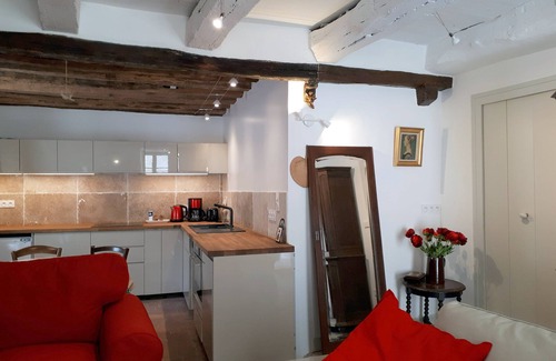 Flavigny-sur-Ozerain Cabaña | LA CASA DE PIEDRA - CÓMODA CASA CON ENCANTO DEL SIGLO XV