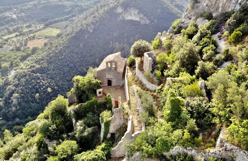 Precetto Casa | La casa de piedra en pueblo medieval privado