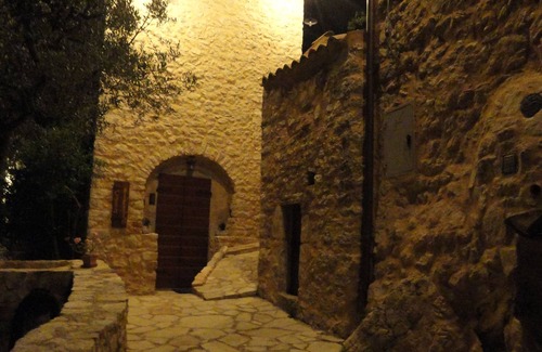 Precetto Casa | La casa de piedra en pueblo medieval privado